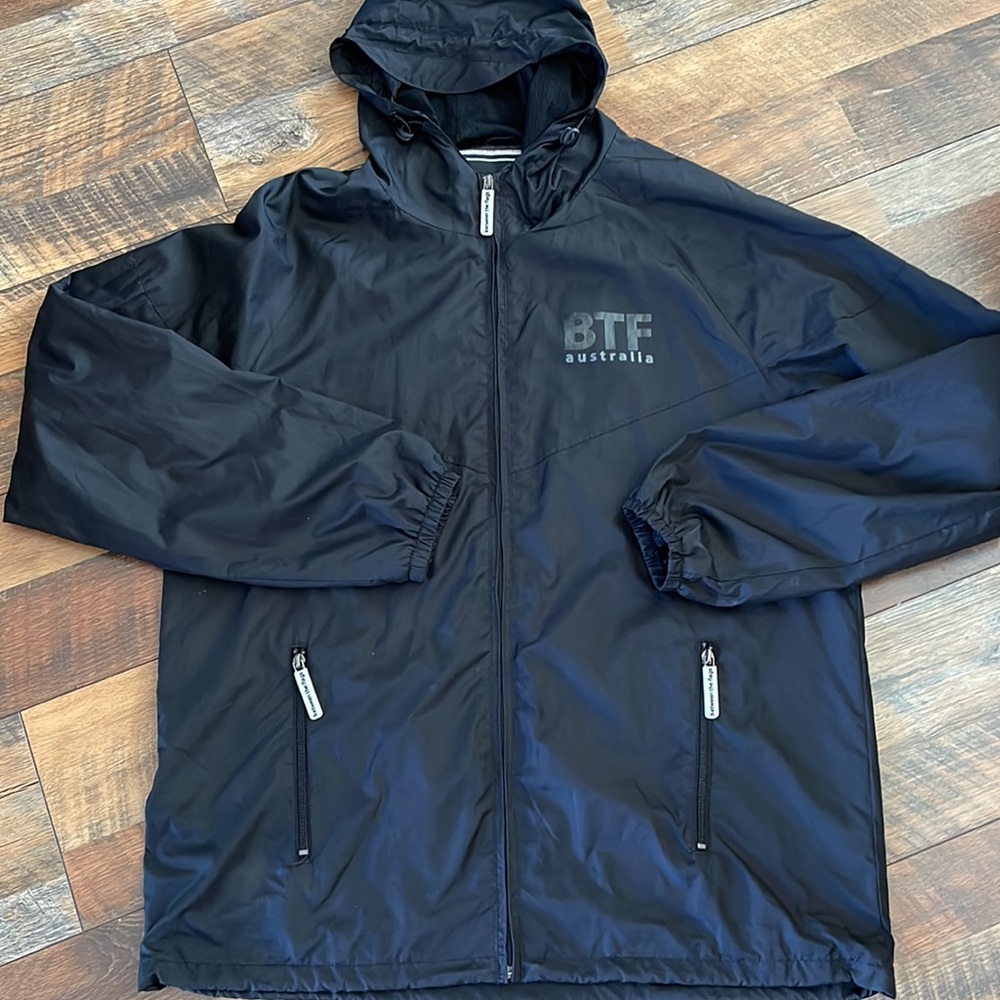 AUSTRALIA Between The Flags BLACK Zip Front Mesh Lined Hooded Windbreaker Sz XL